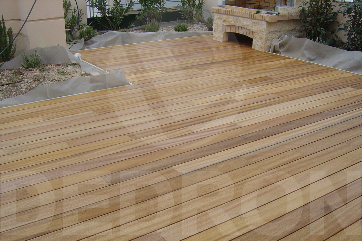 DEDRON: ξύλινο δάπεδο εξωτερικού χώρου IROKO